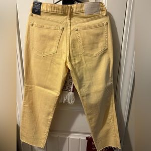 Women’s Lucky size 6 yellow jean capris